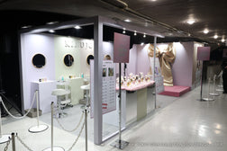 ◇人気モデル・インフルエンサーしなこさんがKINUJOブースに登場！TGC 2026 S/Sに出展