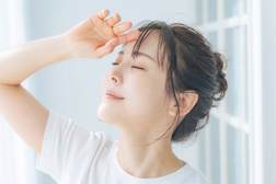 紫外線・汗・皮脂が気になる夏｜髪と頭皮を心地よく整えるケアとは？