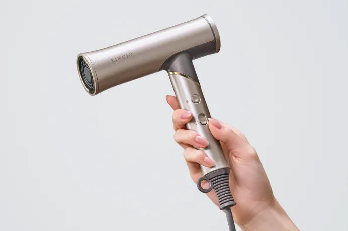 KINUJO Hair Dryer Voyage(ボヤージュ)|世界対応のヘアドライヤーが KINUJO Hair Dryer Voyage(ボヤージュ)|世界対応のヘアドライヤーが