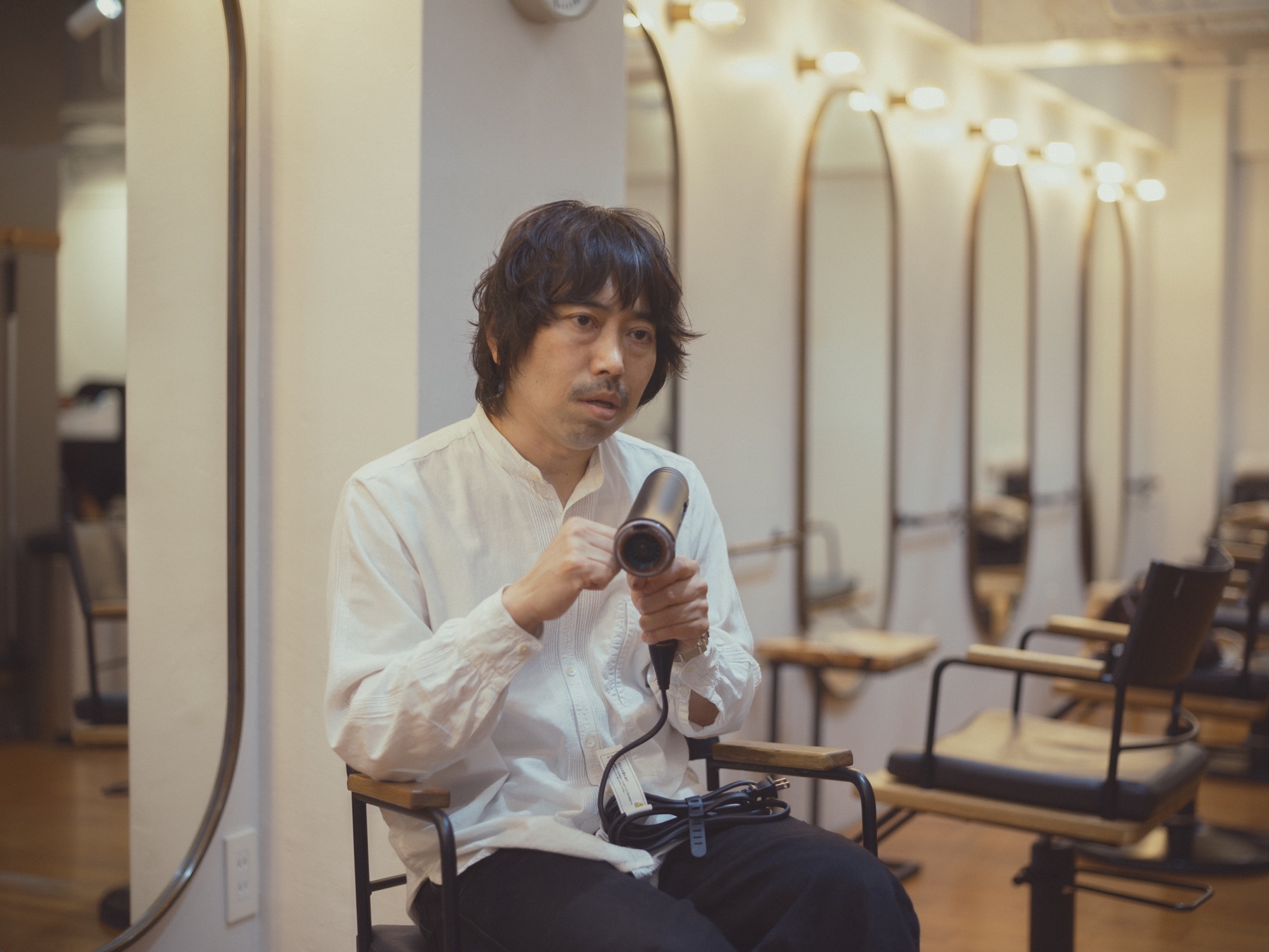 サロンの男性スタイリスト