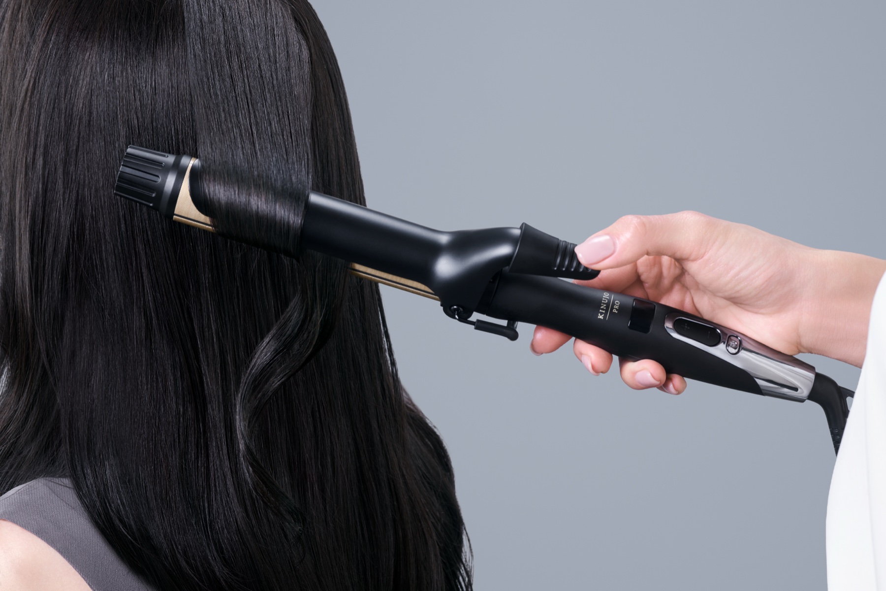 ロングバレルで巻いたロングヘアのイメージ
