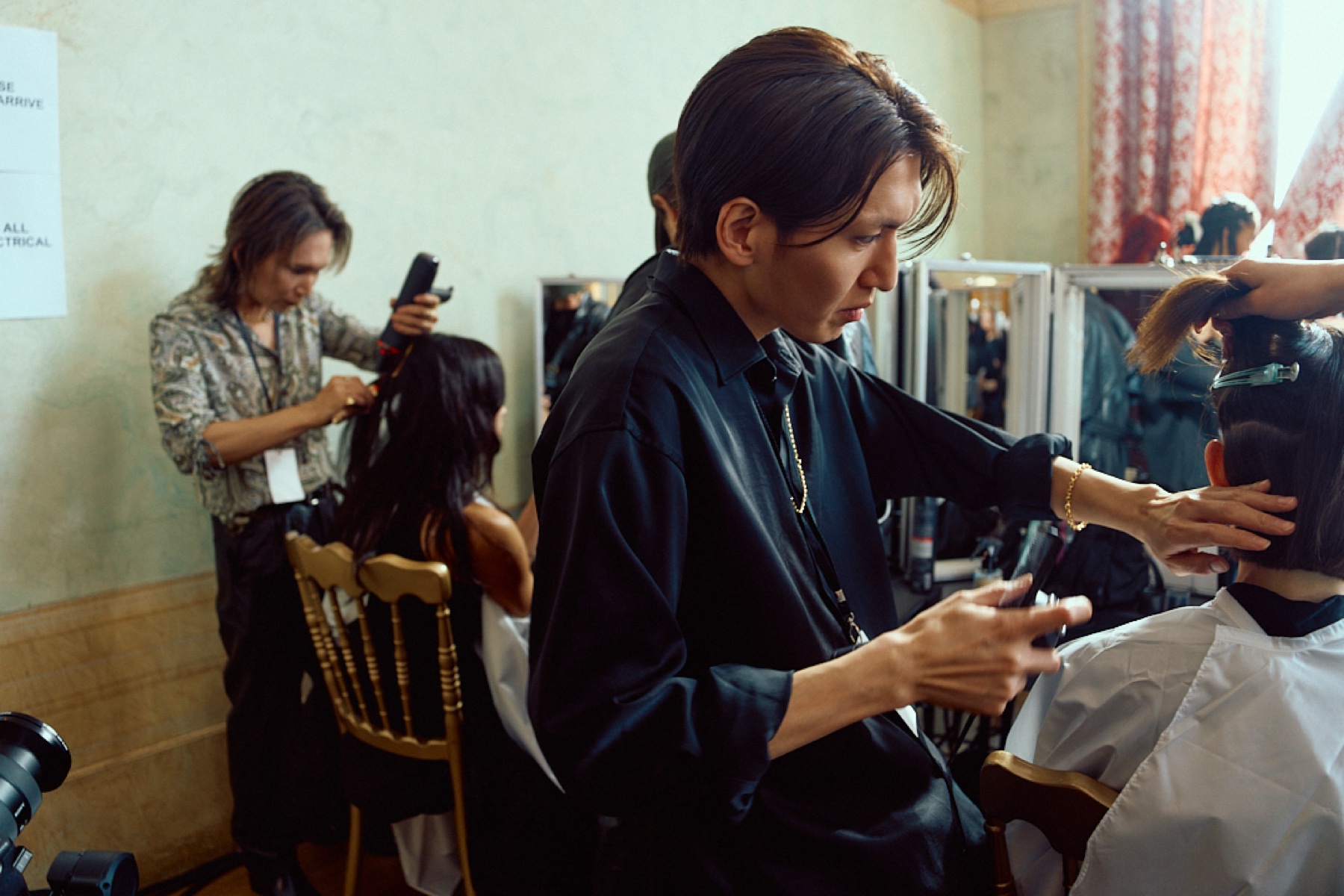 パリ・ファッションウィーク 舞台裏のヘアセット